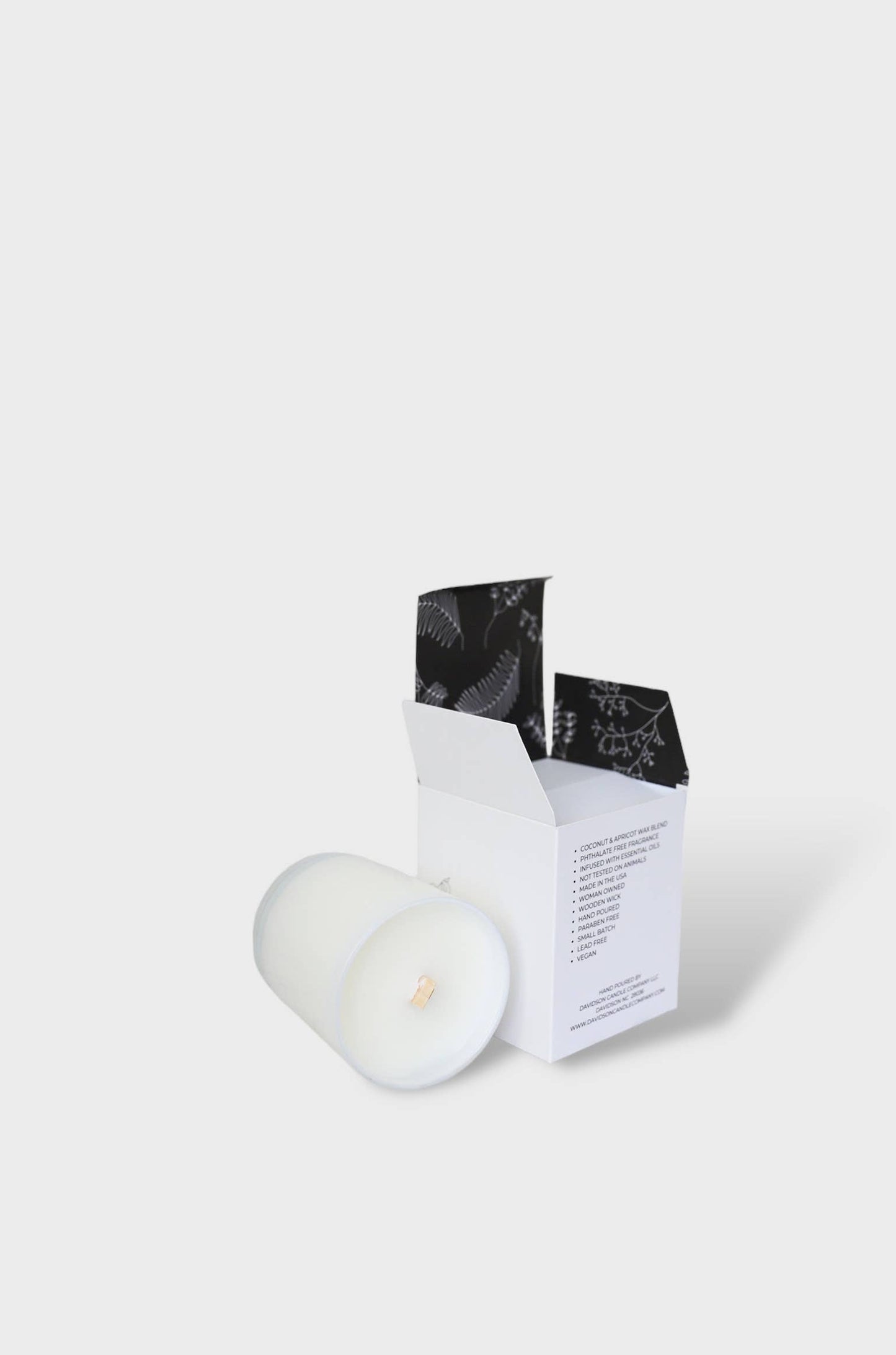 Davidson Candle Company LLC - Oakmoss & Amber 11 oz jar candle in box