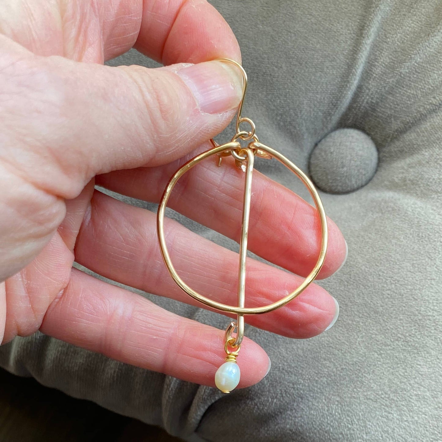 Marble Designs Jewelry - Gold Hammered Hoop Earrings Drop Bar  AAA Grade Pearl: Gold Metal