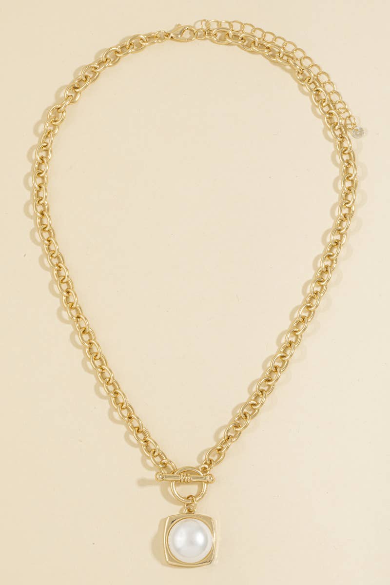 The Looks by Fame Accessories - Chunky Chain Crystal Pendant Toggle Necklace: GN