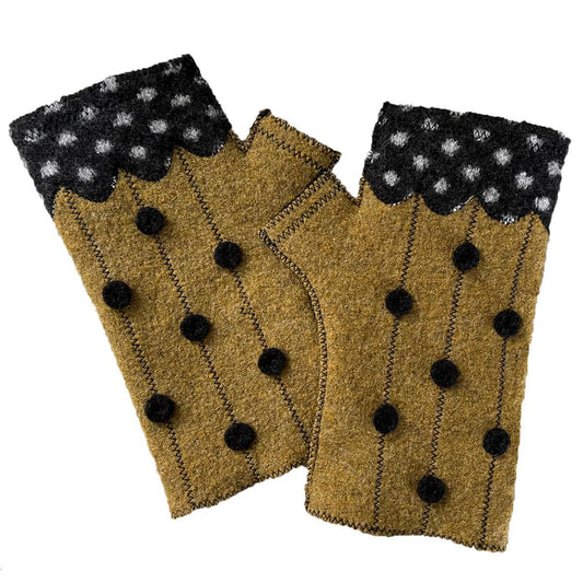 Woolflower - FG082 Prairie Dot Fingerless Gloves