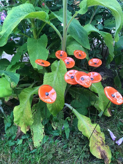 CARNEOL GLASS - Small Glass Flower For Outside In Red