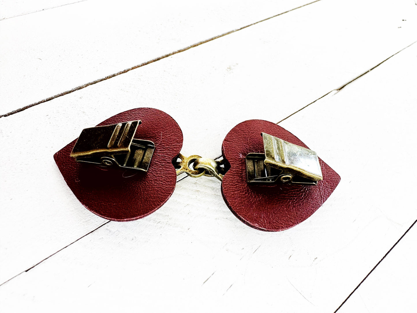 KardiKlips - Dress Clip - Bronze on Dark Red Leather