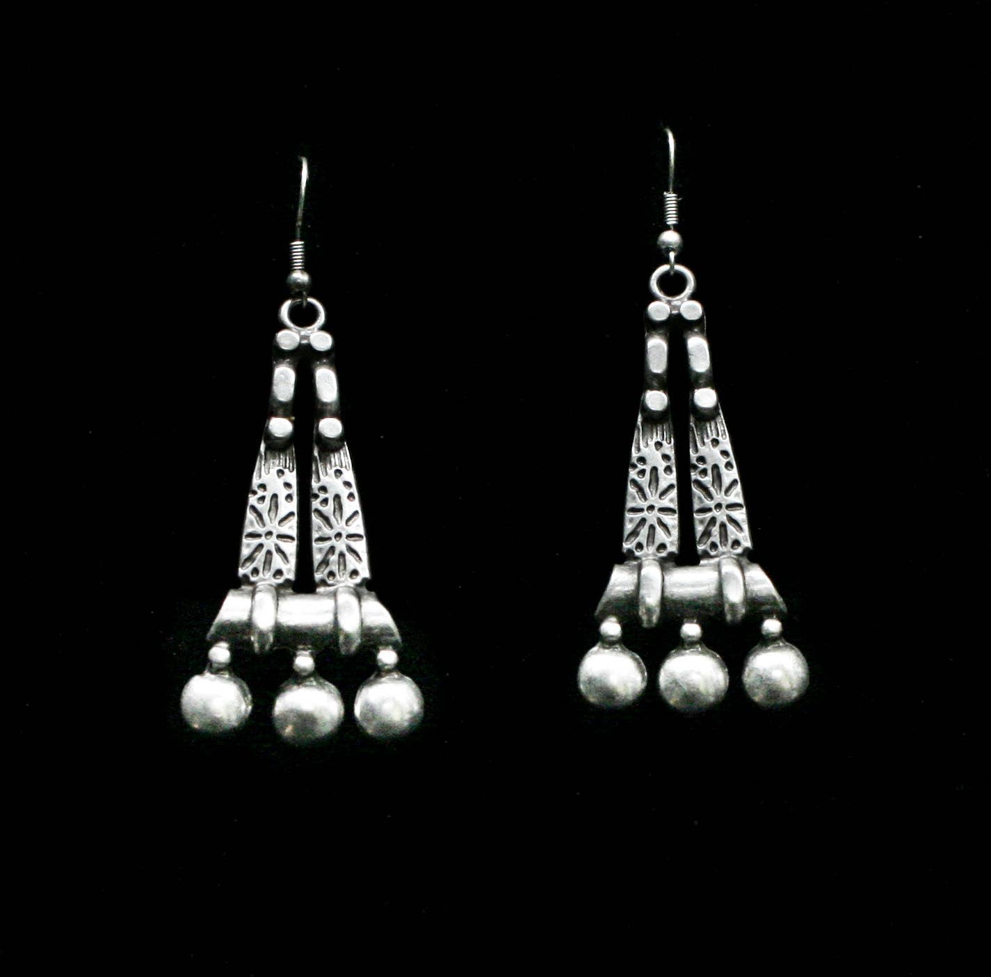 Chanour - Handmade Pewter Earring - 4692