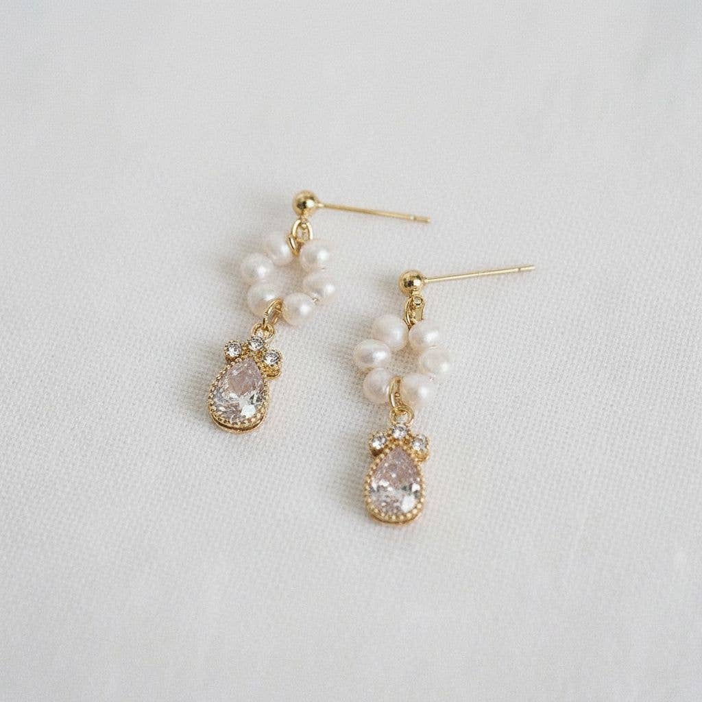 Ellemadera - Chic Vintage-Inspired Pearl Drop Earrings