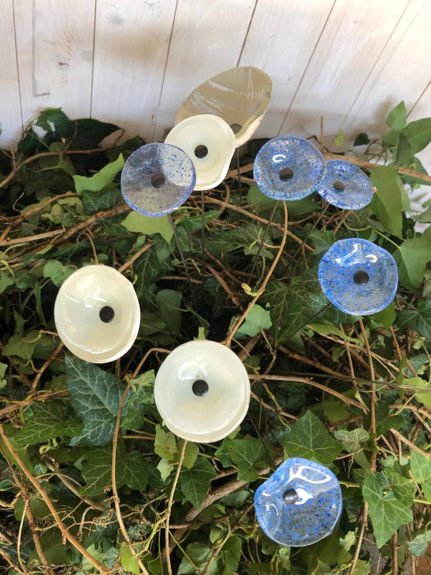 CARNEOL GLASS - Small Glass Flower For Outside In Transp.-D.Blue