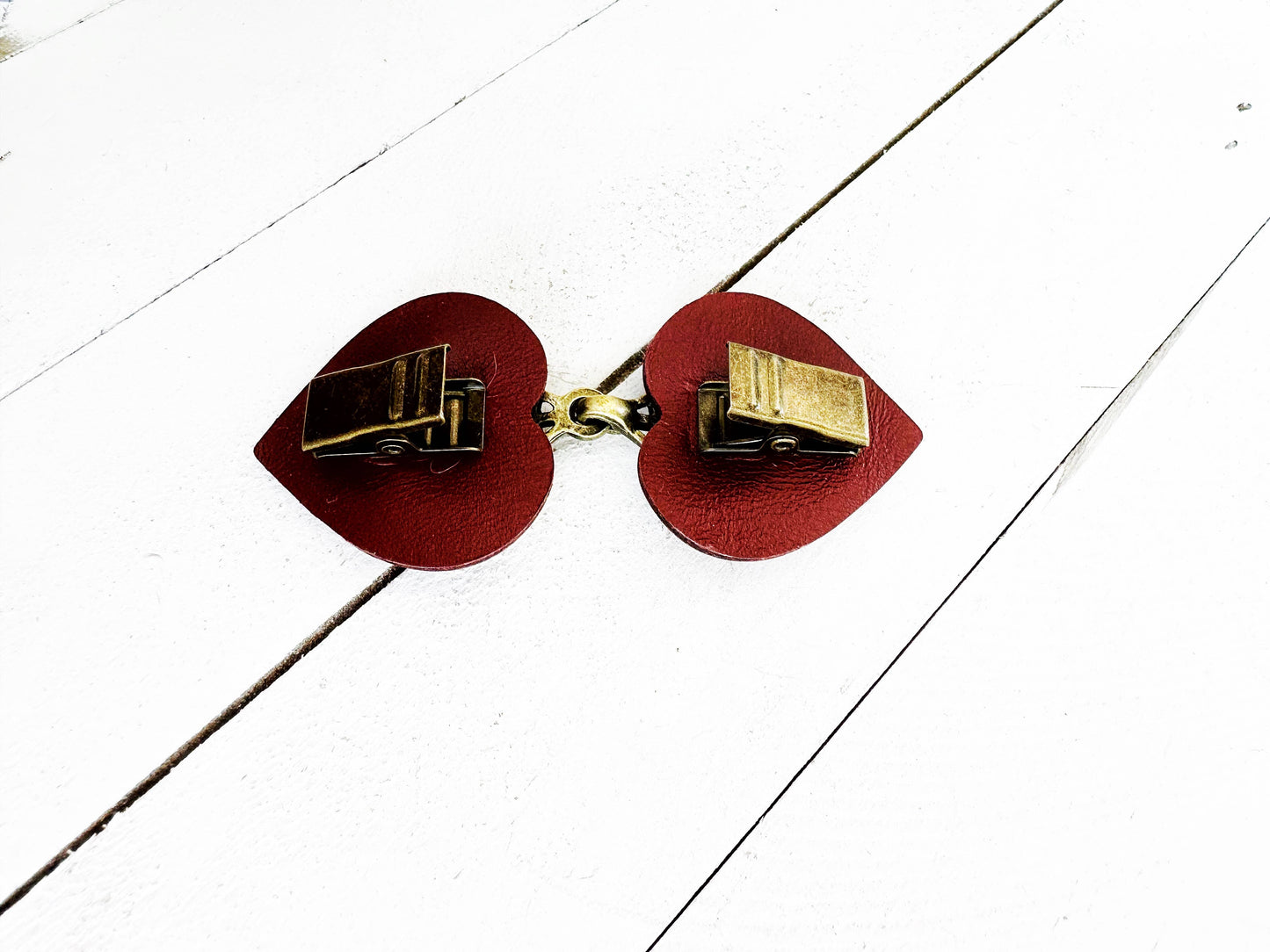 KardiKlips - Dress Clip - Bronze on Dark Red Leather