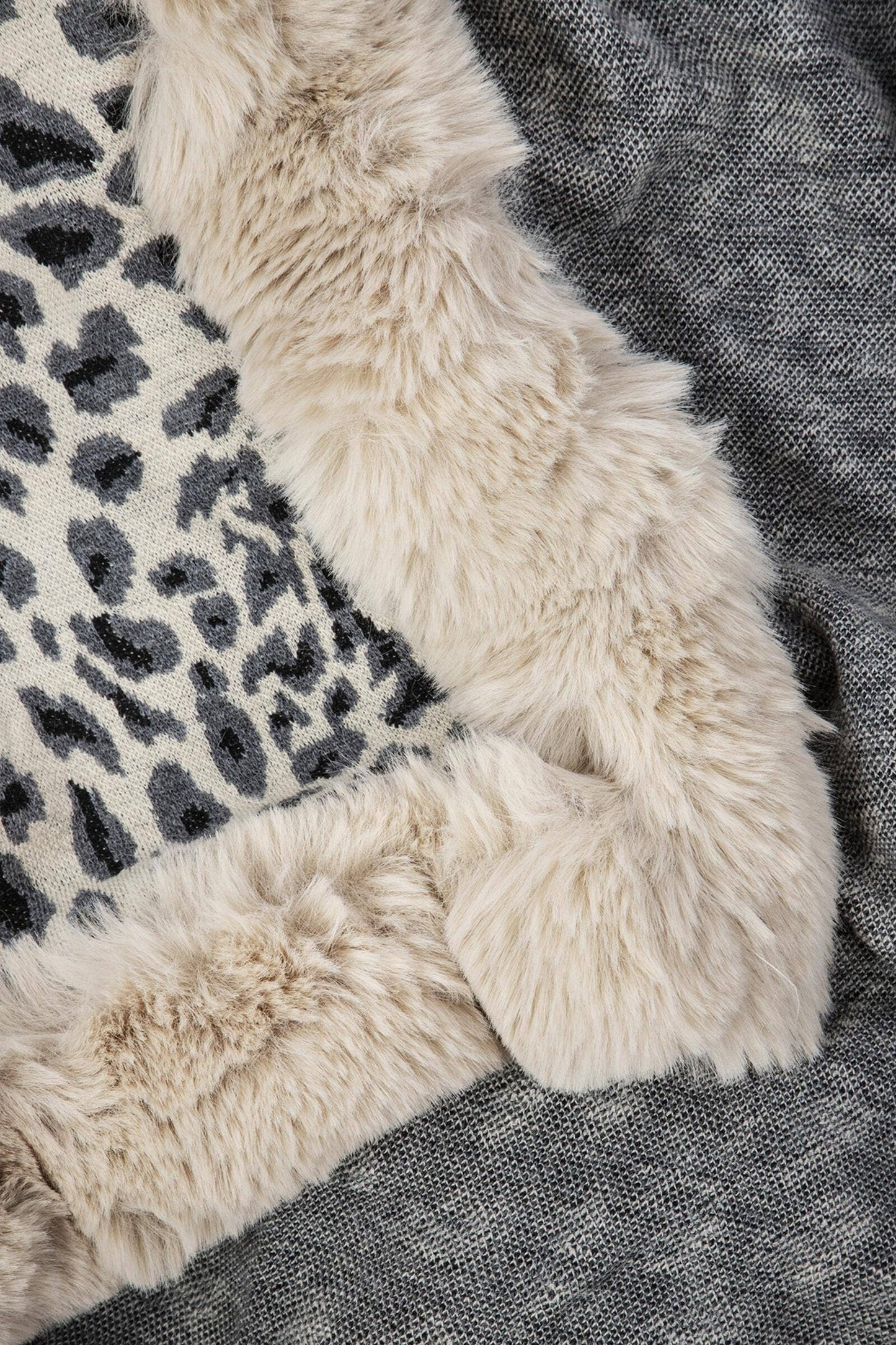 SAACHI - Faux Fur Cheetah Patterned Cape Kimono