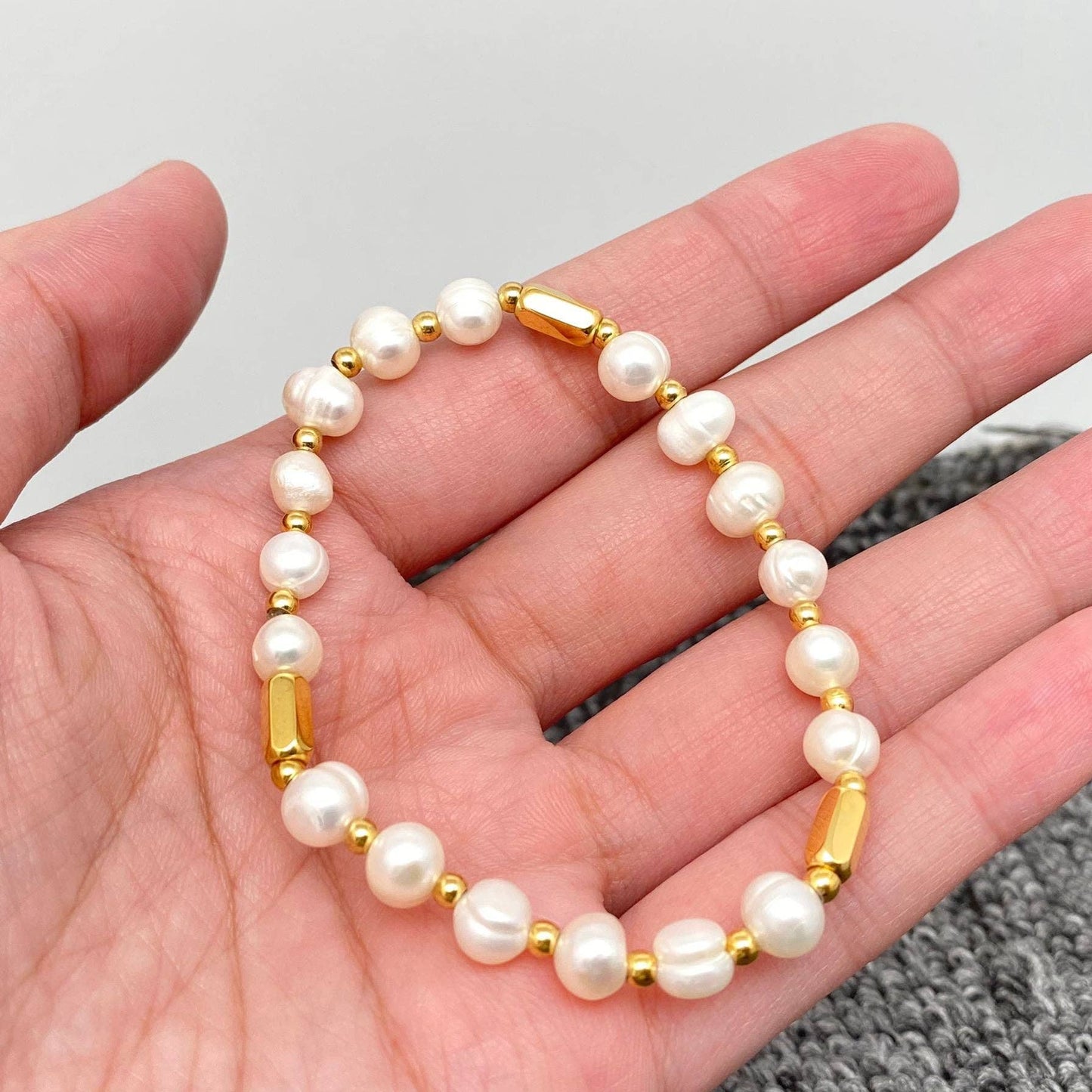 Mio Queena - Freshwater Pearl 18K Gold Plated Beaded Elastic Bracelet - FGS