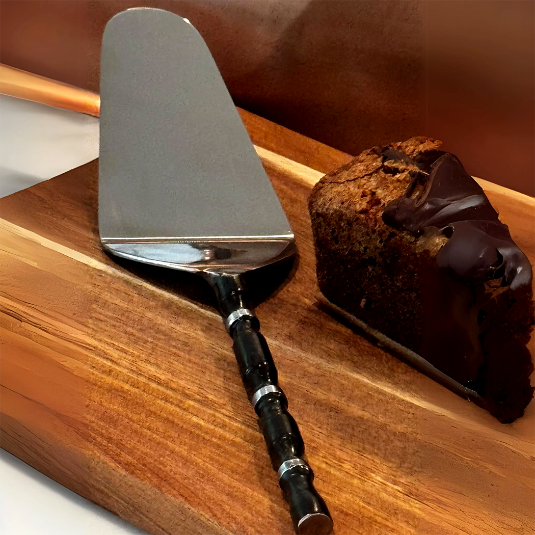 Shastra Home - Reed Cake Server