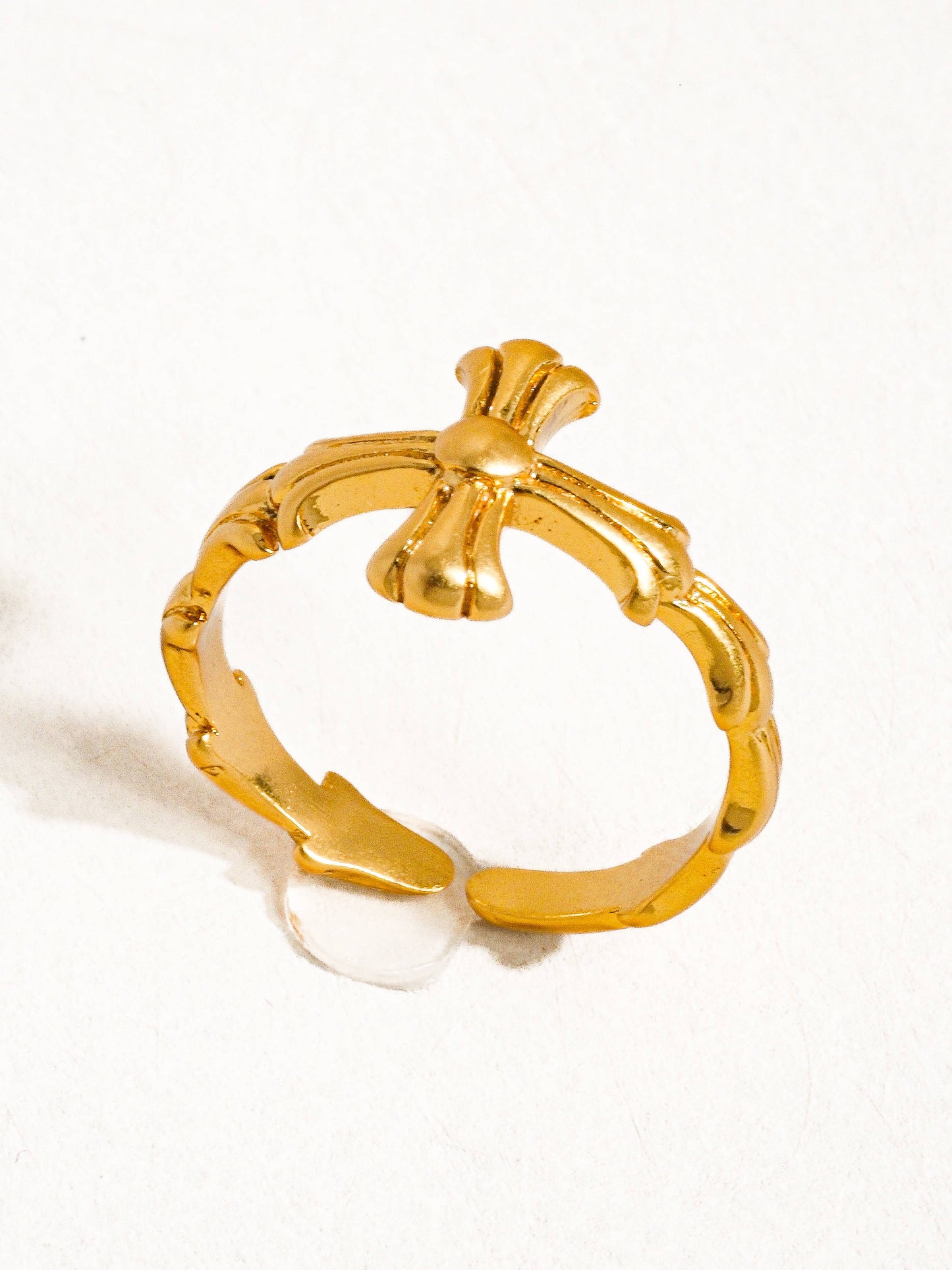 Flânerie by MAIQ - Ruth 18K Gold Vintage Adjustable Cross Ring: Yellow Gold