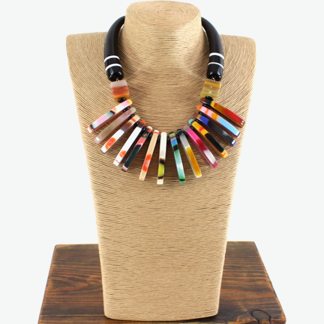Pretty Persuasions - N25261 Bold Color Fiesta Polyresin Statement Necklace: 01 Ball