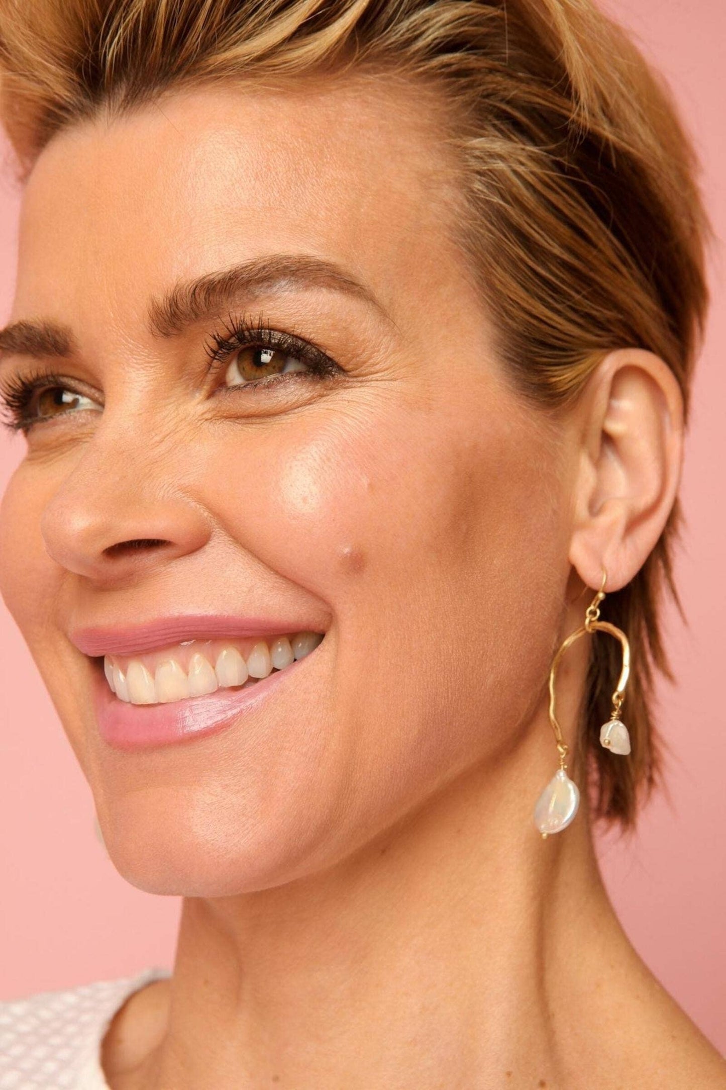 SAACHI - Pearl Necklace and Matching Earring Gift Set