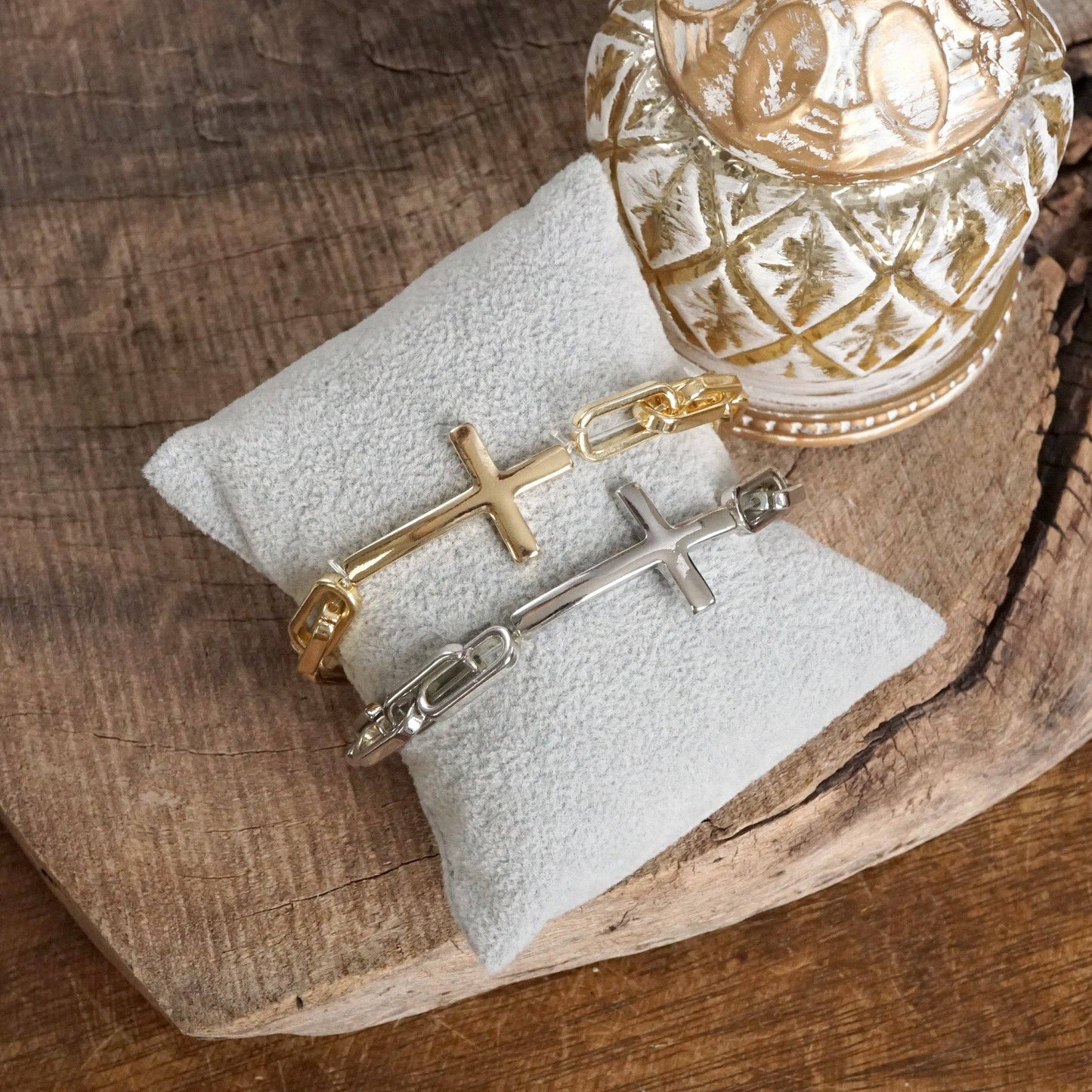 PennyLine inc - Sideways Cross Stretch Bracelet – Gold or Silver Tone: Silver tone