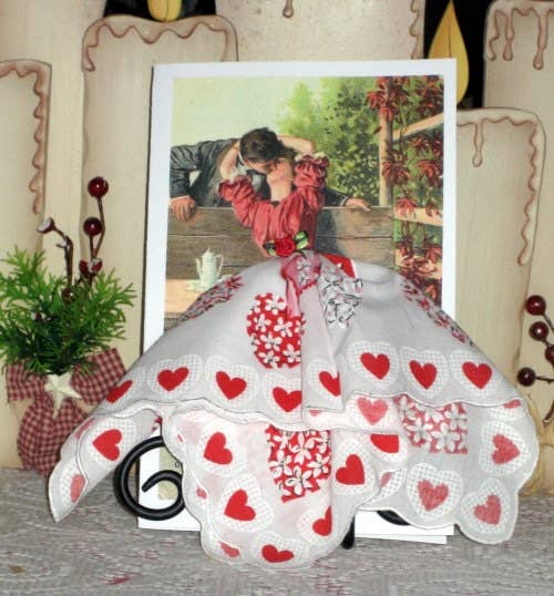 MOMENTS IN THYME - The Kiss Valentine Keepsake Hanky Card