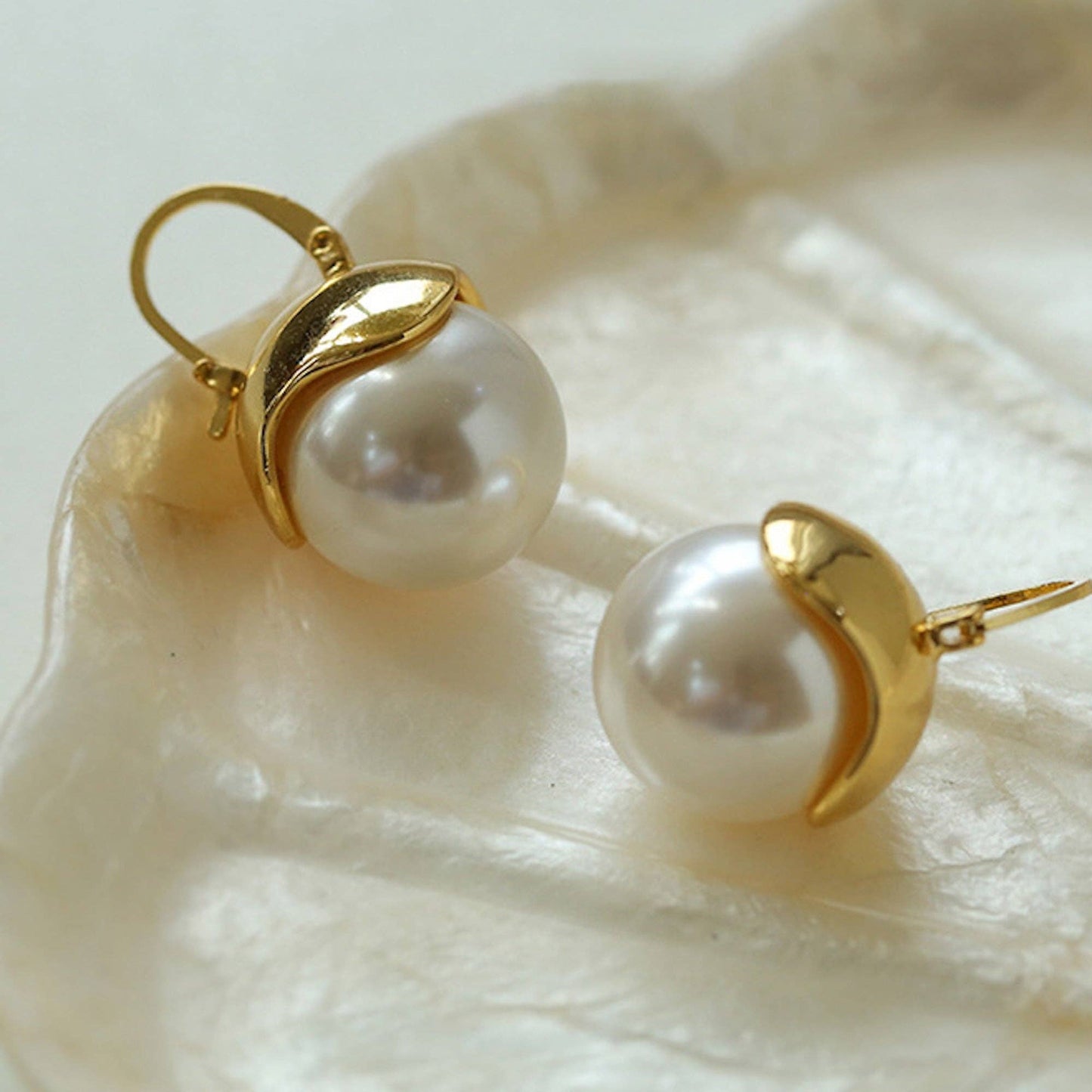 Cici’De Jewelry Amsterdam - Chic Modern Vintage Pearl Drop Earrings