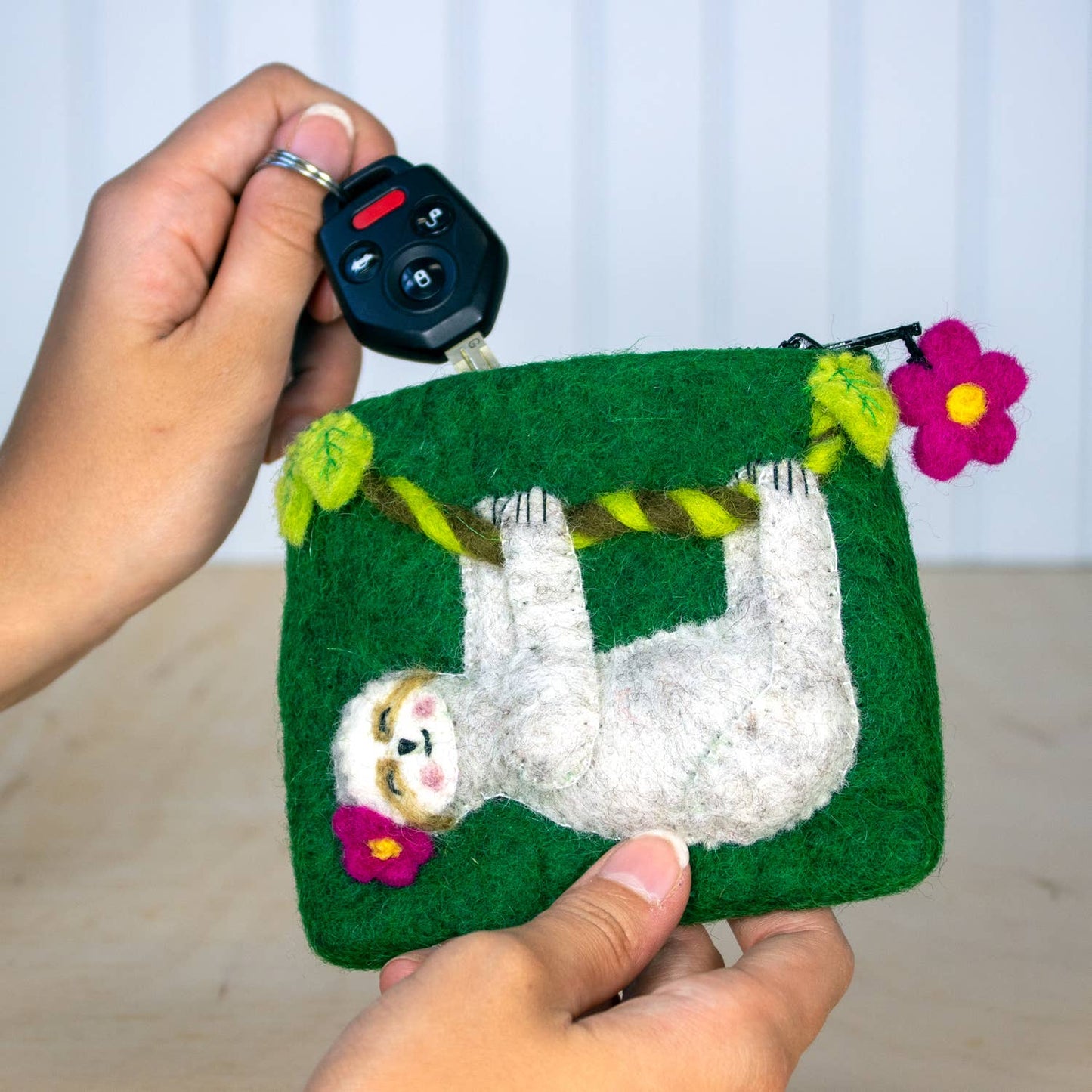 dZi Handmade - Swingin’ Sloth Coinpurse