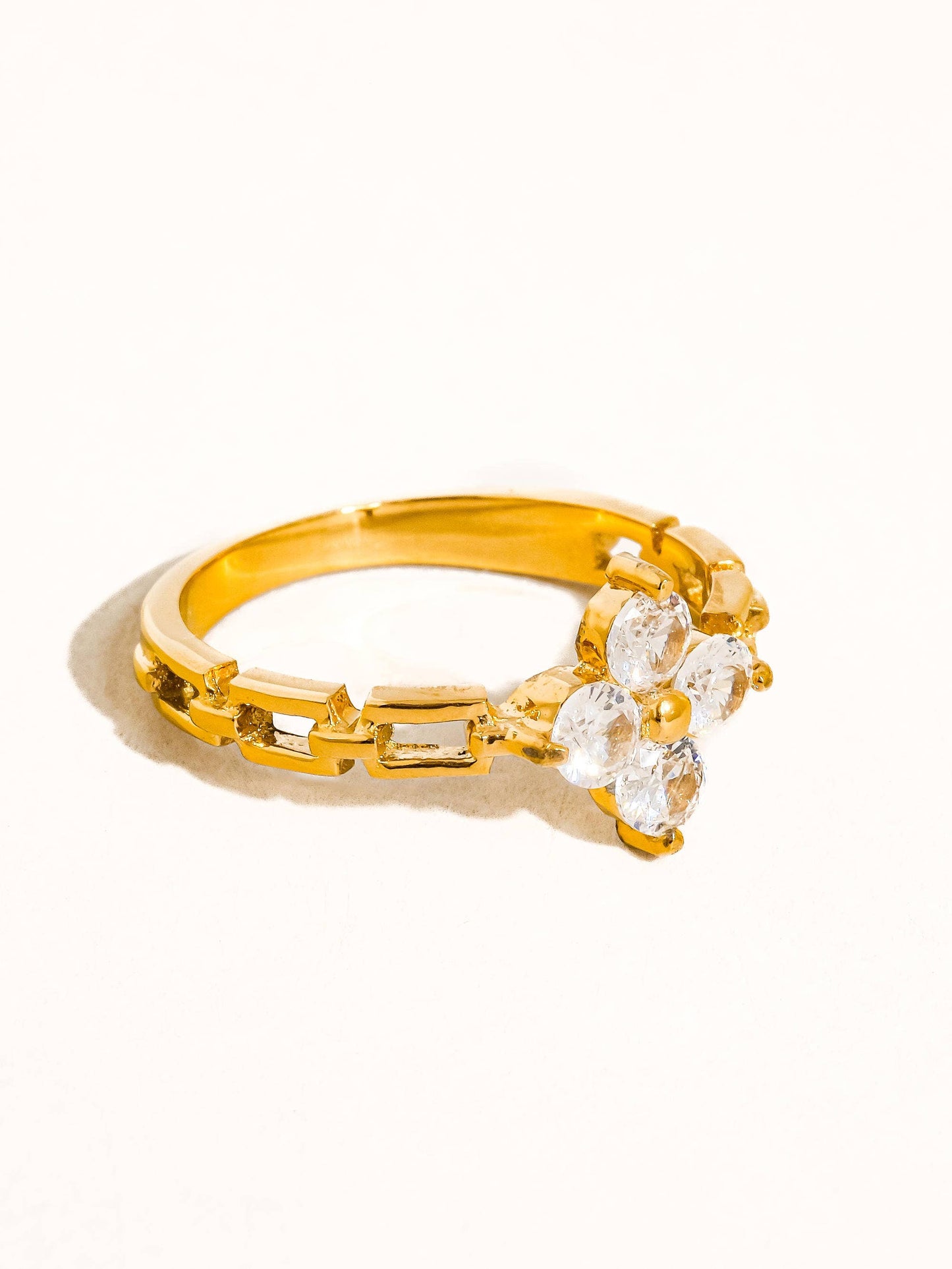 Flânerie by MAIQ - Finn 18K Gold Non-Tarnish Flower Chain Ring: Yellow Gold