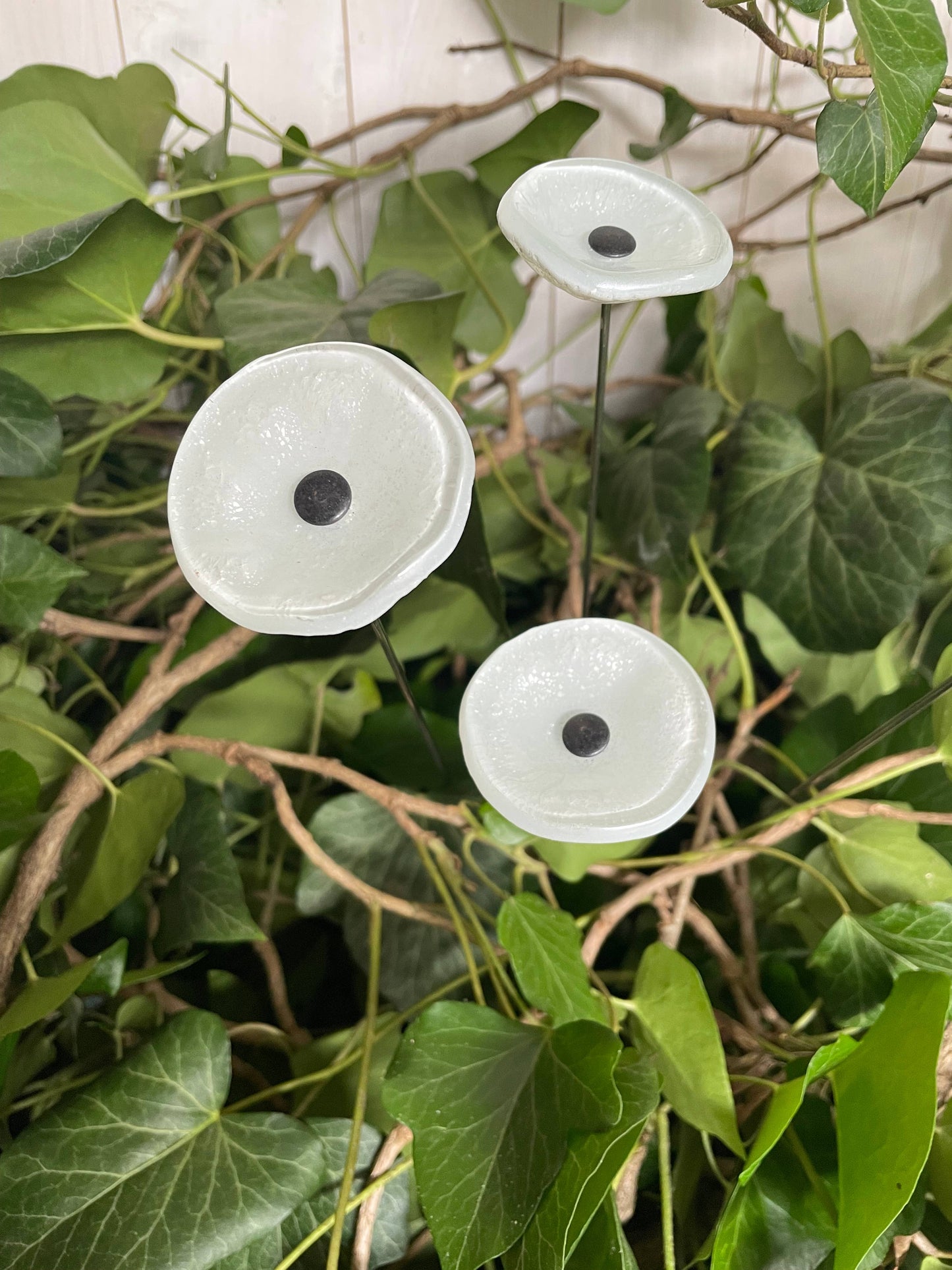 CARNEOL GLASS - Small Glass Flower For Inside In White-Silver