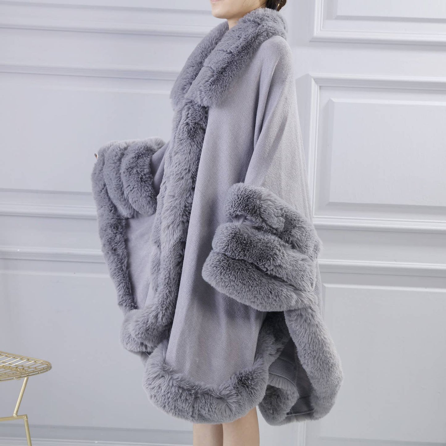 PEACH ACCESSORIES - PE370 faux fur trimmed snuggling CAPE: Beige