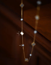 Load image into Gallery viewer, Cici’De Jewelry Amsterdam - Elegant MOP lucky clover and natural freshwater pearls beads