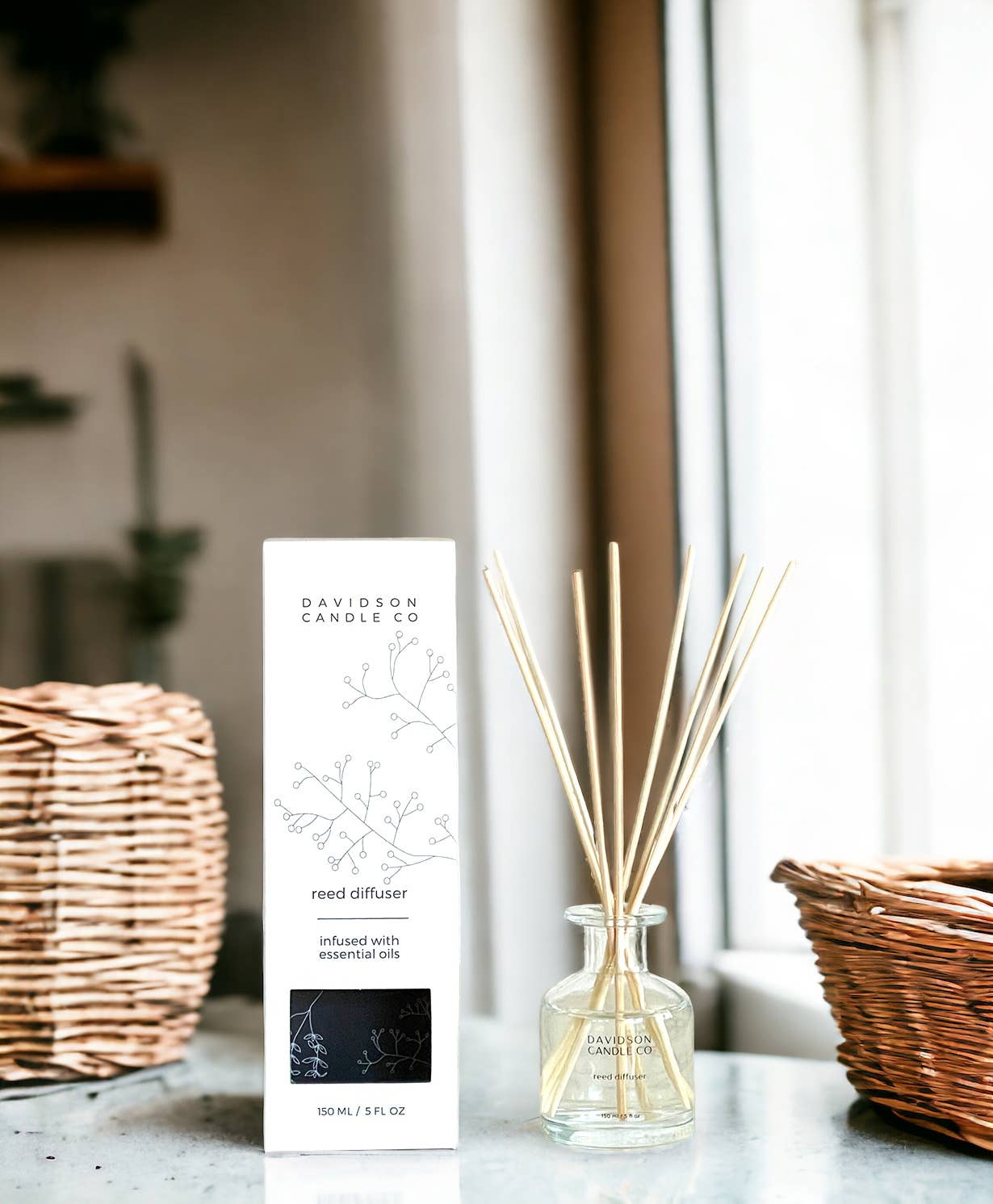 Davidson Candle Company LLC - Reed Diffuser Clear Room Diffuser with box Rattan Reeds: Oakmoss & amber