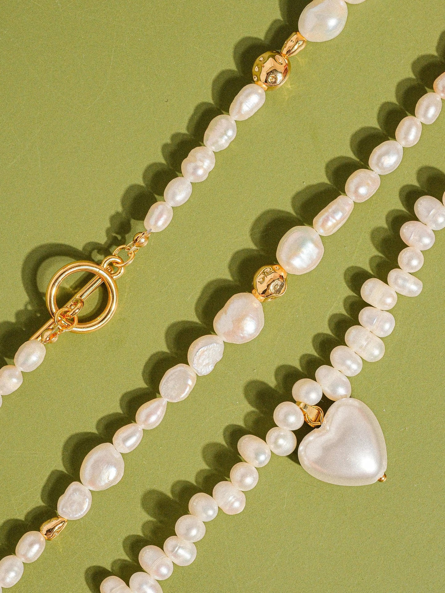 Flânerie by MAIQ - Agape 18K Gold Natural Pearl Heart Choker: Yellow Gold