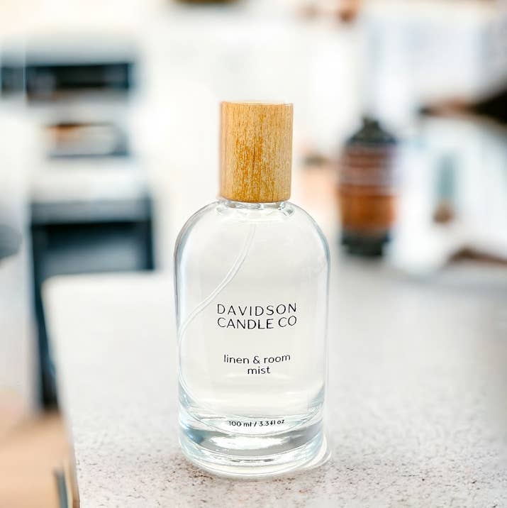Davidson Candle Company LLC - Linen & Room Mist Air Freshener Room Fragrance: Oakmoss & amber