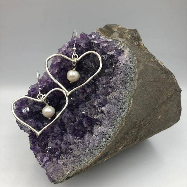 Volare - 5R91P Freedom Heart Hoop Earrings with f.w.pearls