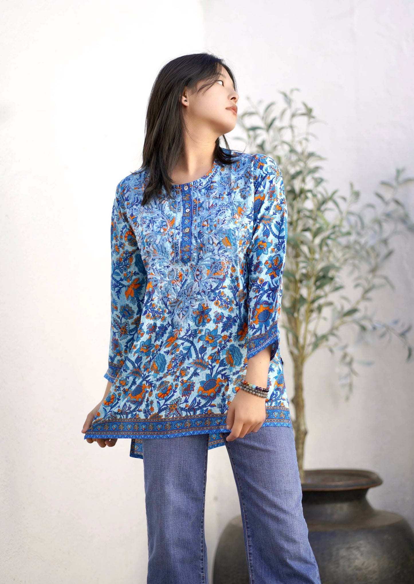 Dolma - KDC Emb. Tunic Blue Multi: M / Blue Multi