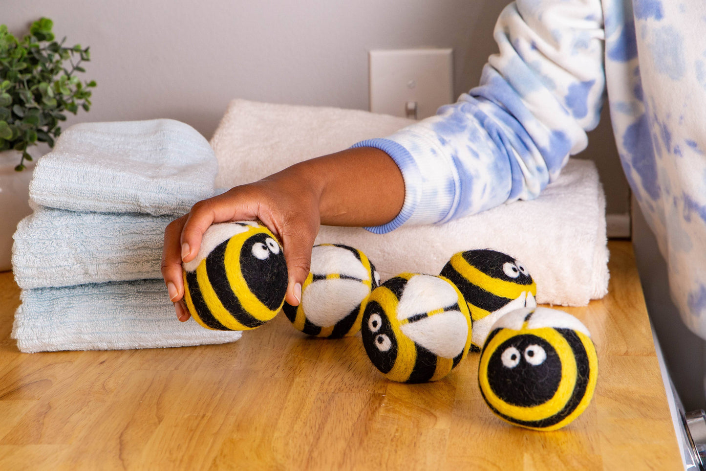 Friendsheep - Busy Bees Eco Wool Dryer Balls: PACKAGE FREE