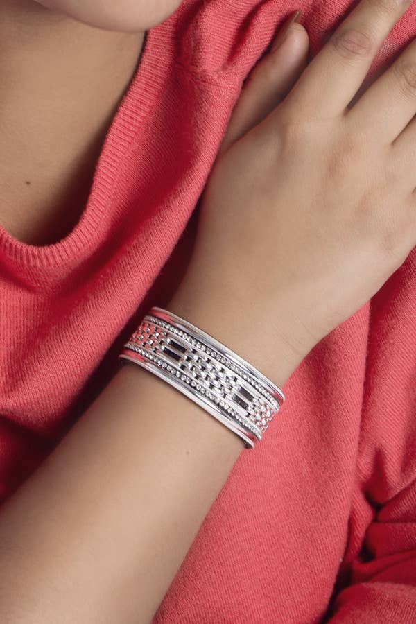 SAACHI - Weave Link Crystal Bracelet: Yellow Gold