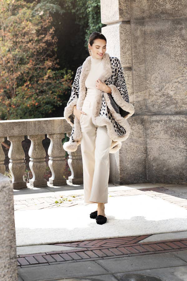 SAACHI - Faux Fur Cheetah Patterned Cape Kimono