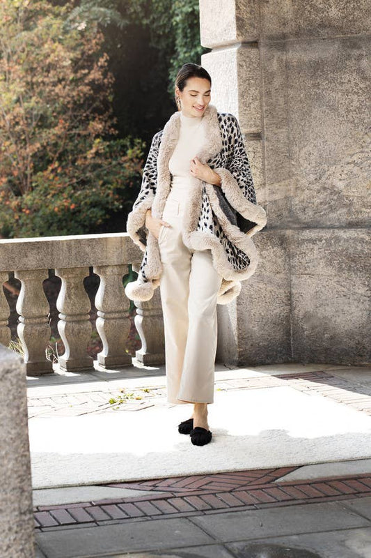 SAACHI - Faux Fur Cheetah Patterned Cape Kimono