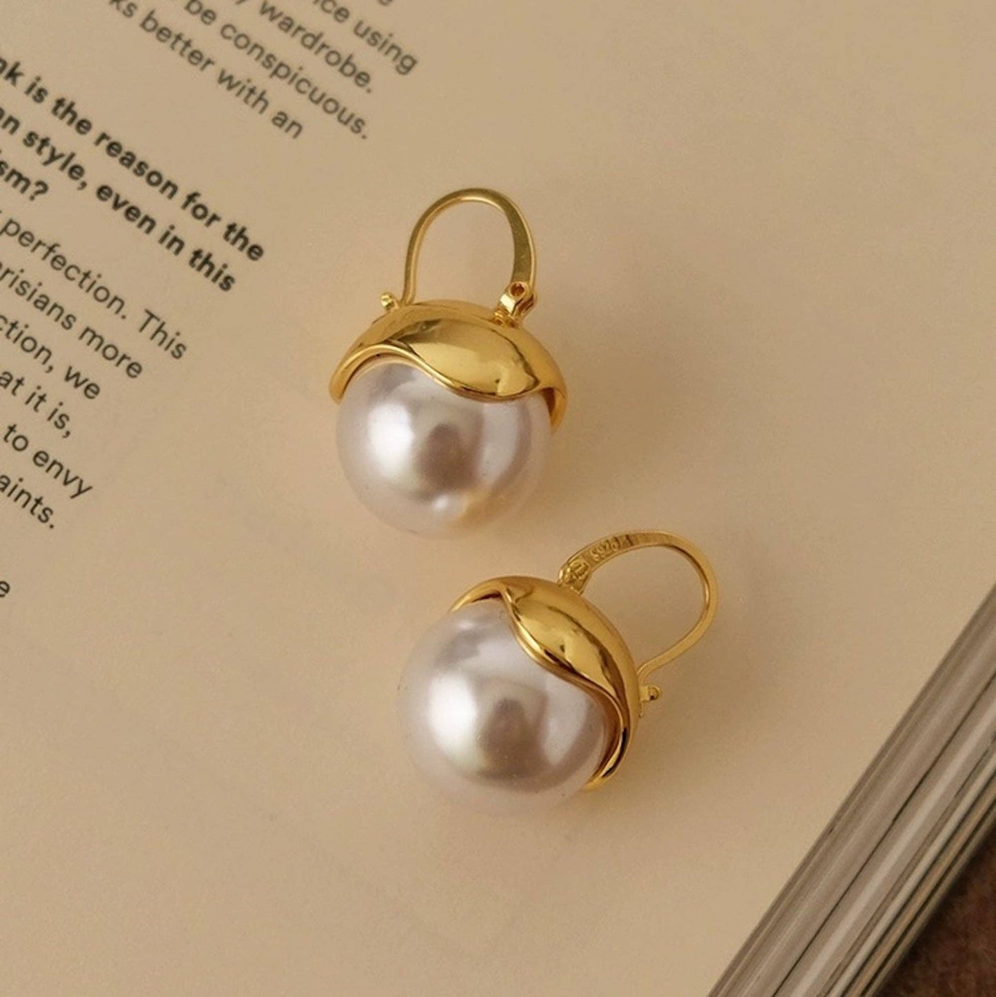 Cici’De Jewelry Amsterdam - Chic Modern Vintage Pearl Drop Earrings