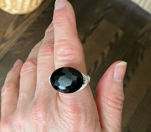 Marble Designs Jewelry - Oval Black Crystal Wire Wrapped Silver Ring: Black / Silver Metal / 8