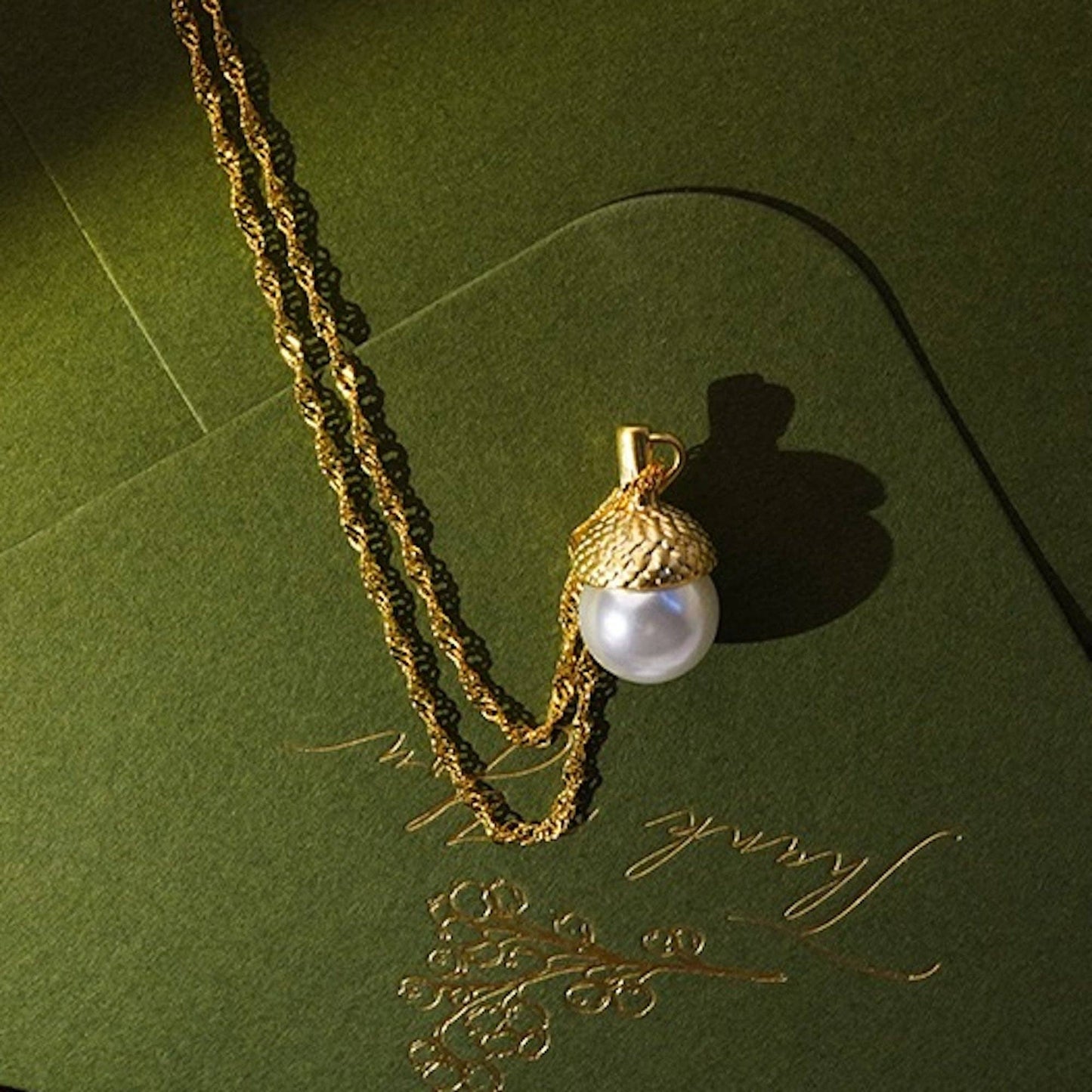 Cici’De Jewelry Amsterdam - Vintage Style Pinecone Necklace n Earrings: Necklace