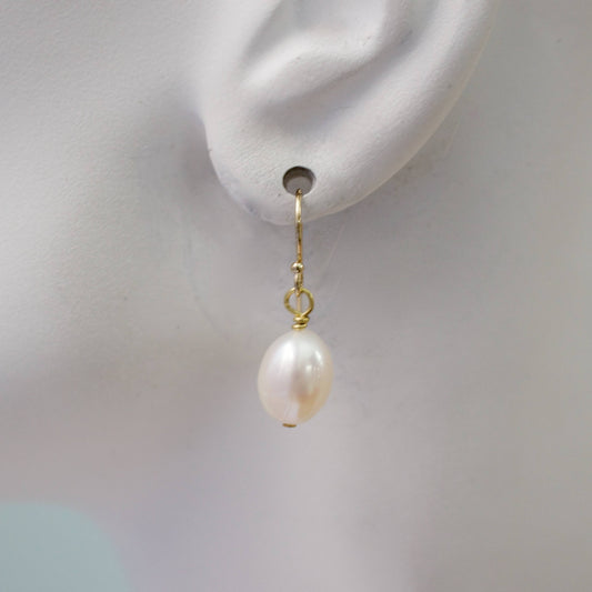 a.v. max - Dainty Pearl Drop Earrings: White