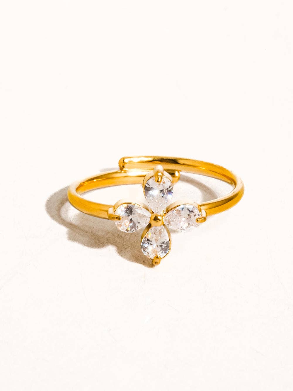 Flânerie by MAIQ - Ethel 18K Gold Non-Tarnish CZ Clover Ring: Yellow Gold