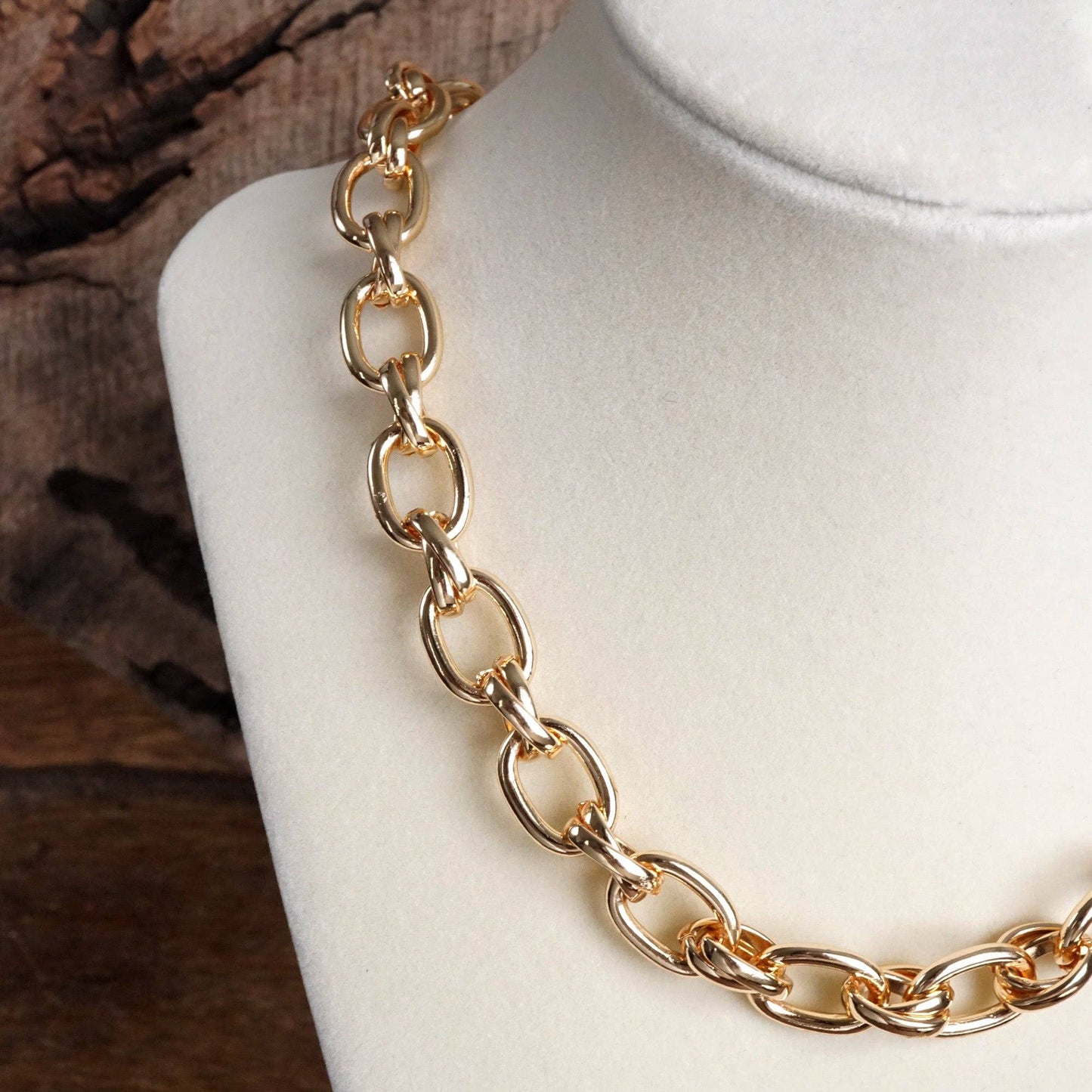 PennyLine inc - Chunky Fancy Cable Chain Necklace in Gold Tone