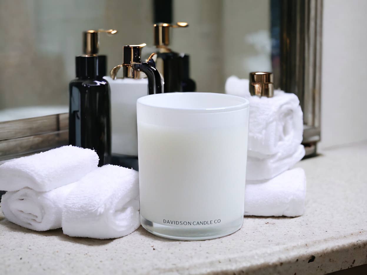 Davidson Candle Company LLC - 11 oz glass jar candle in box : Oakmoss & Amber