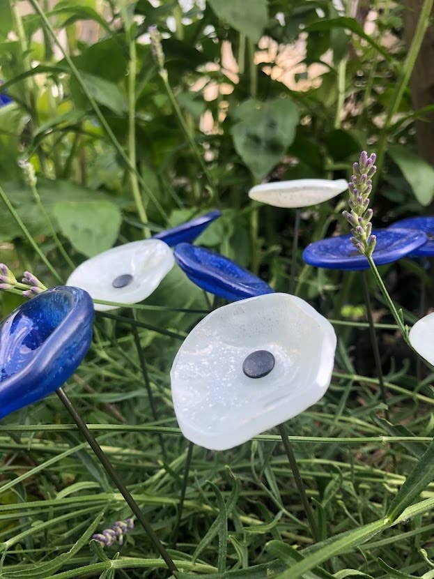 CARNEOL GLASS - Small Glass Flower For Inside In White-Silver