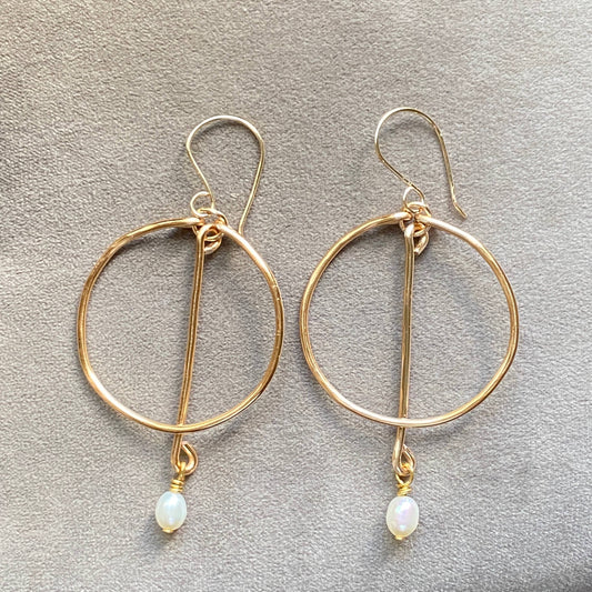Marble Designs Jewelry - Gold Hammered Hoop Earrings Drop Bar  AAA Grade Pearl: Silver Metal