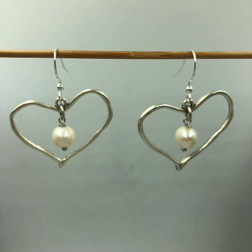 Volare - 5R91P Freedom Heart Hoop Earrings with f.w.pearls