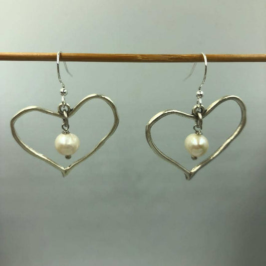 Volare - 5R91P Freedom Heart Hoop Earrings with f.w.pearls