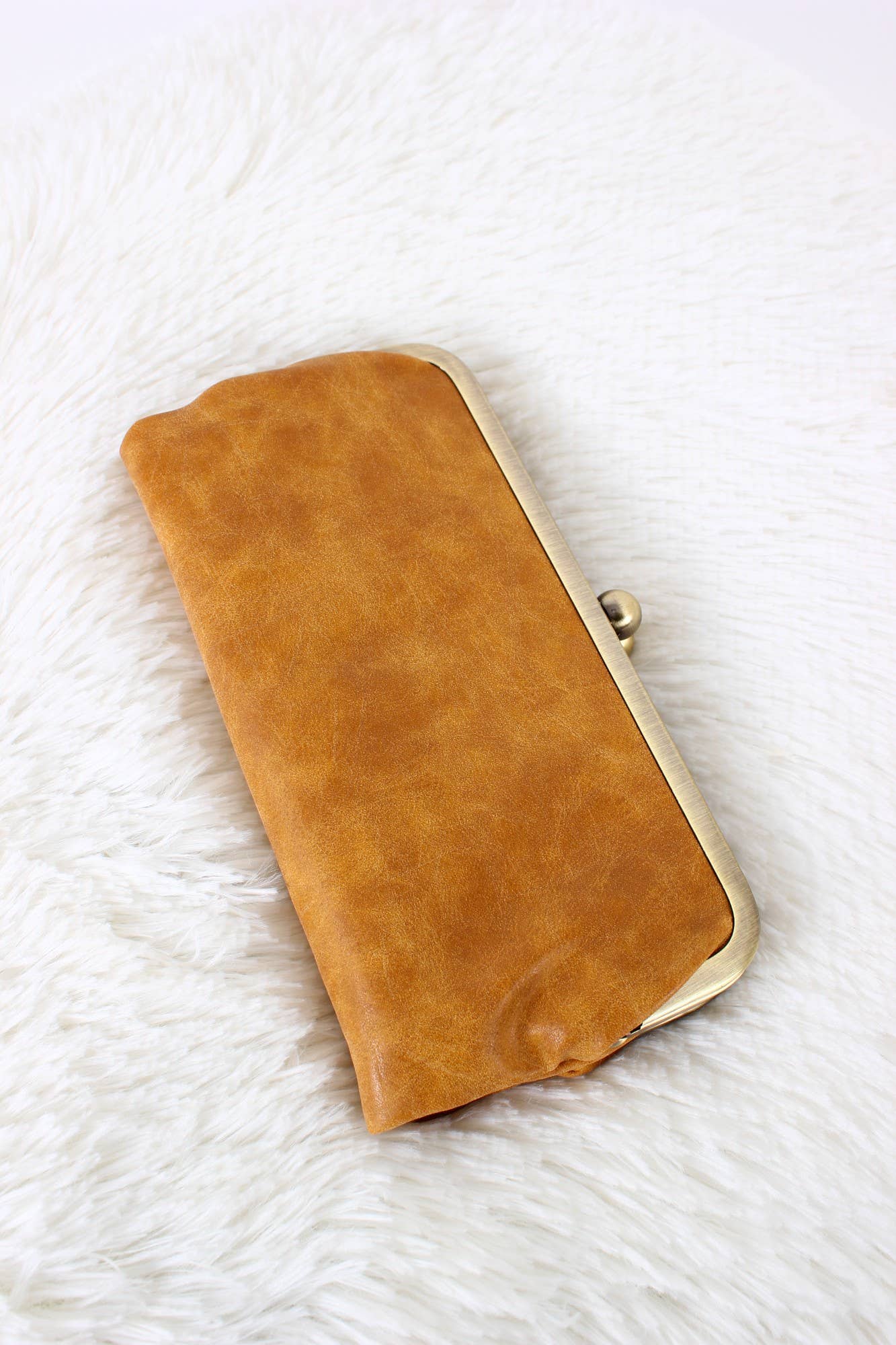 MiMi Wholesale - BP208 Karen Kiss Lock Clutch: Pearl Wine