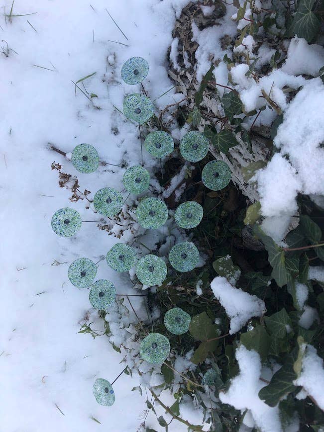 CARNEOL GLASS - Small Glass Flower For Outside In Transp.-A.Green-D.Blue