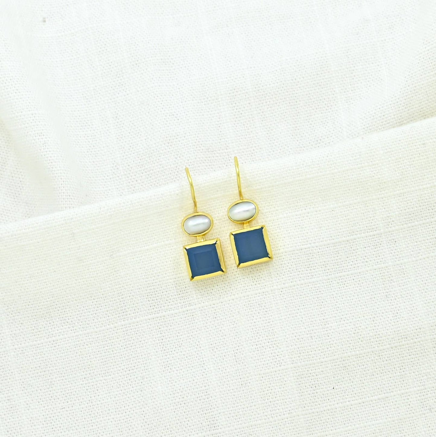 Schmuckoo Berlin - Oval Pearl & Square Blue Chalcedony Earrings Gold