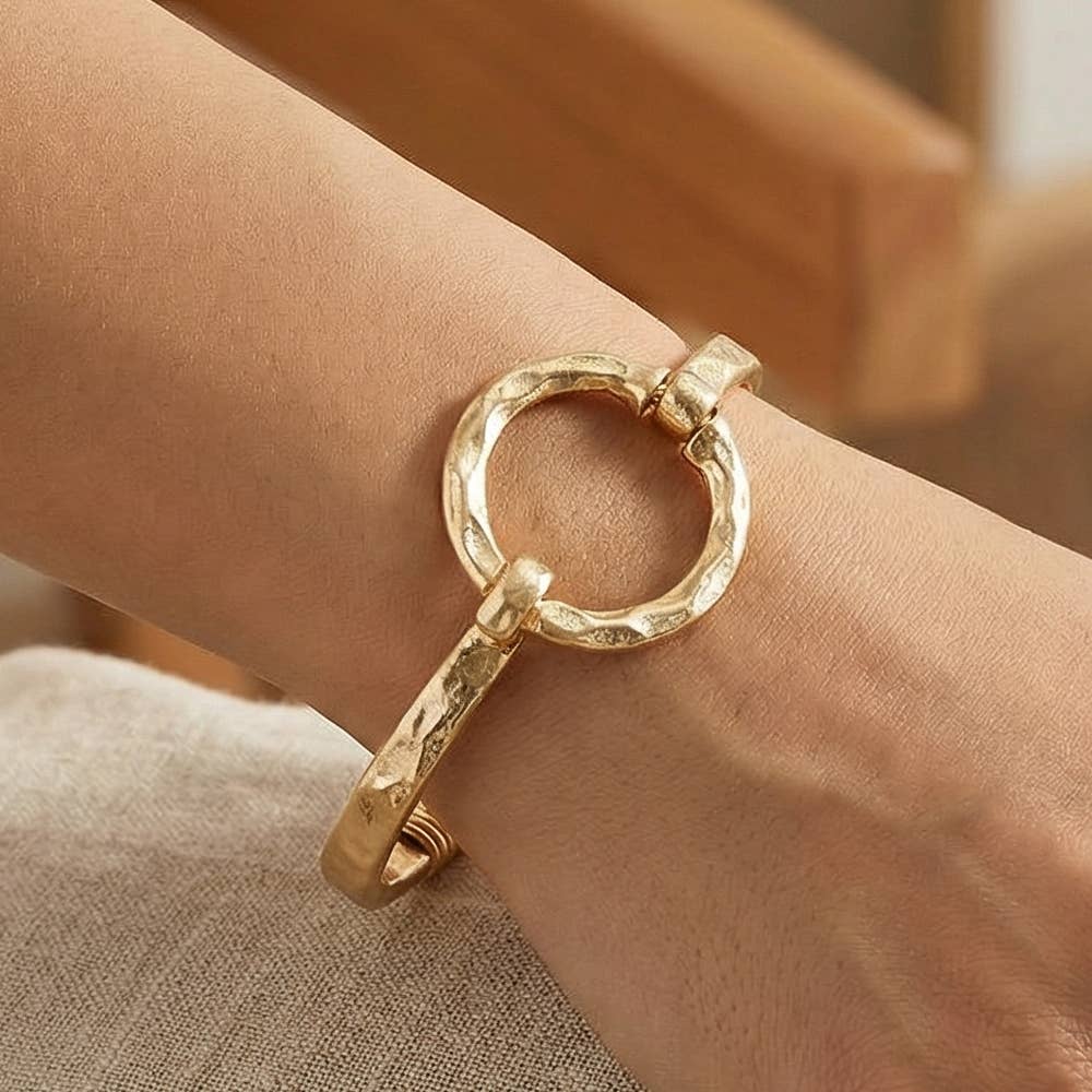 The Looks by Fame Accessories - Hammered Circle Bangle Bracelet: WG