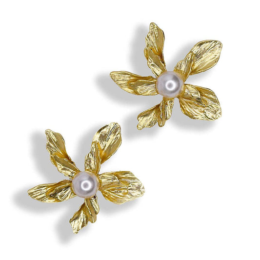 KARINE SULTAN - Large flower with pearl stud earrings: GOLD