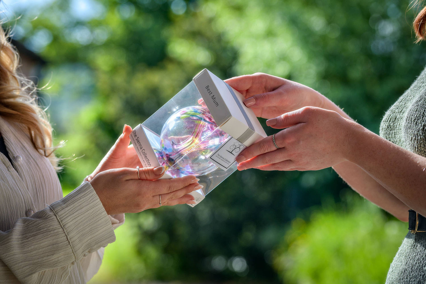 Sienna Glass - 10cm Spirit Ball - Best Mum - Multicoloured Pink